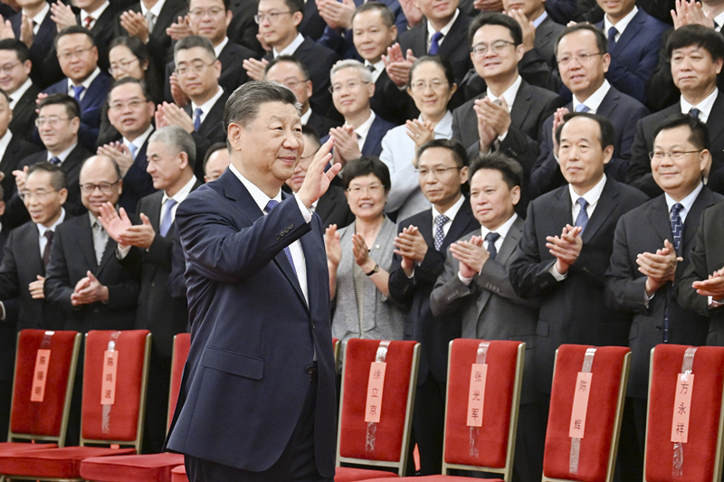 2024年9月23日，習(xí)近平總書記等黨和國家領(lǐng)導(dǎo)人接見探月工程嫦娥六號任務(wù)參研參試人員代表。