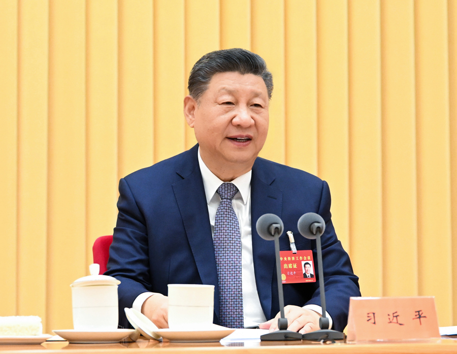 　　12月10日至11日，中央經(jīng)濟(jì)工作會(huì)議在北京舉行。中共中央總書(shū)記、國(guó)家主席、中央軍委主席習(xí)近平出席會(huì)議并發(fā)表重要講話。