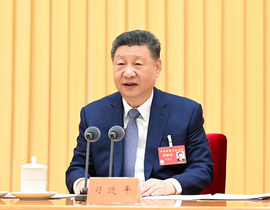 　　12月10日至11日，中央經(jīng)濟(jì)工作會(huì)議在北京舉行。中共中央總書(shū)記、國(guó)家主席、中央軍委主席習(xí)近平出席會(huì)議并發(fā)表重要講話。